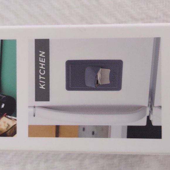 Capski bottle opener securely grips to surfaces. New in box - Picture 6 of 9